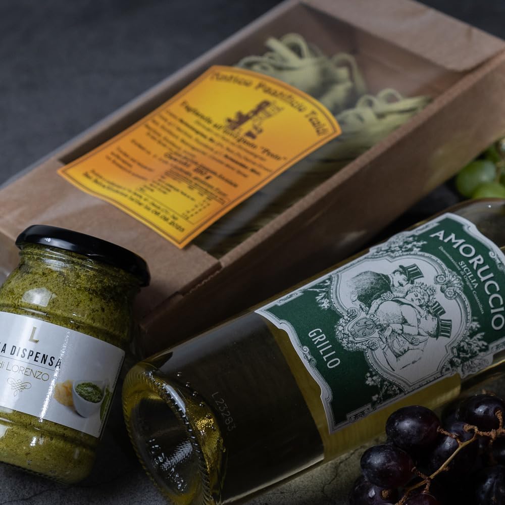 Wein-Präsentkörbe - The Wine Guys Weinpräsent „Pesto e Vino“ Geschenkkorb mit italienischen Spezialitäten: Italienische Delikatessen und Weißwein (1 x 0,75 l, 13,5 % Vol.) NV Dry (1 x 0,75 L) – Bild 3