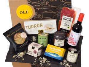 Wein-Präsentkörbe – jamon.de Olé Gift Box Filled with Spanish Delicacies I Present with High-Quality Serrano Ham, Selected Tapas Classics & Red Wine from Spain