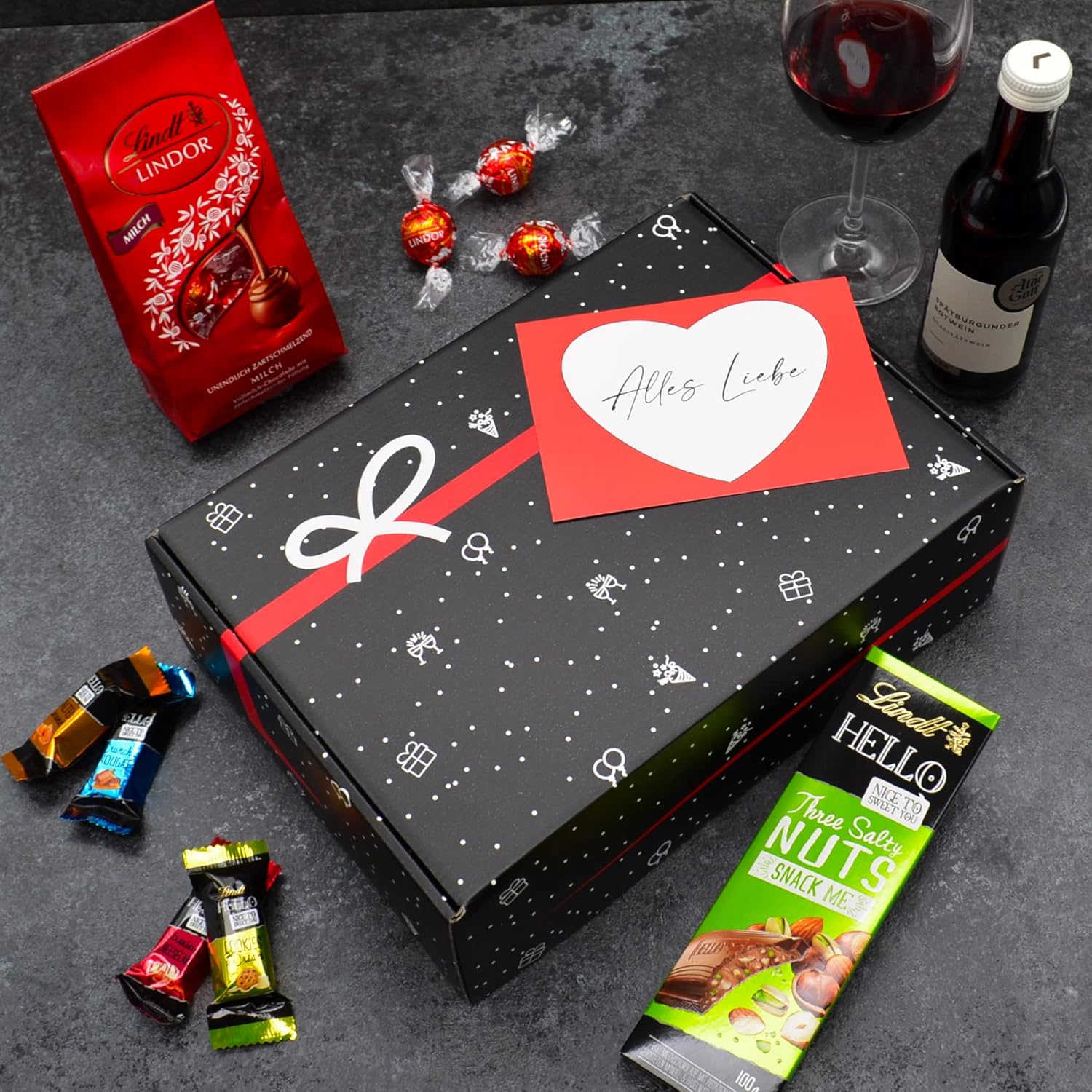 Wein-Präsentkörbe - Geschenkset „Wein & Schokolade“, Geschenkkorb gefüllt mit Rotwein, Lindt-Pralinen, Schokolade & Grußkarte, Geschenkkorb für Männer und Frauen zum Geburtstag, Dankeschön – Bild 2