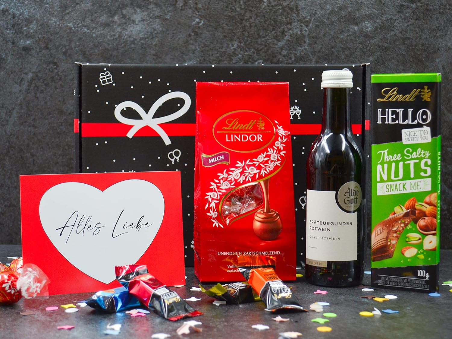 Wein-Präsentkörbe - Geschenkset „Wein & Schokolade“, Geschenkkorb gefüllt mit Rotwein, Lindt-Pralinen, Schokolade & Grußkarte, Geschenkkorb für Männer und Frauen zum Geburtstag, Dankeschön – Bild 7
