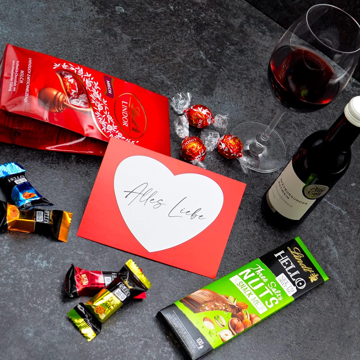 Wein-Präsentkörbe - Geschenkset „Wein & Schokolade“, Geschenkkorb gefüllt mit Rotwein, Lindt-Pralinen, Schokolade & Grußkarte, Geschenkkorb für Männer und Frauen zum Geburtstag, Dankeschön – Bild 4