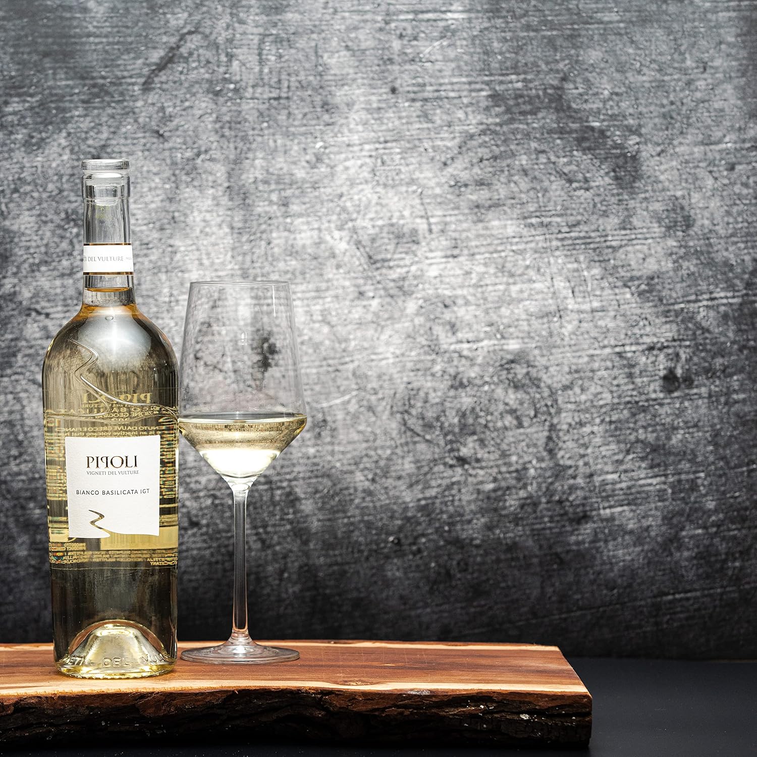 Wein-Präsentkörbe - Geschenkset 2 x Weißwein aus Italien (Pipoli Bianco Basilicata IGP) mit Schokoladentrüffeln und dunkler Schokolade | 2 x 0,75 l – Bild 3