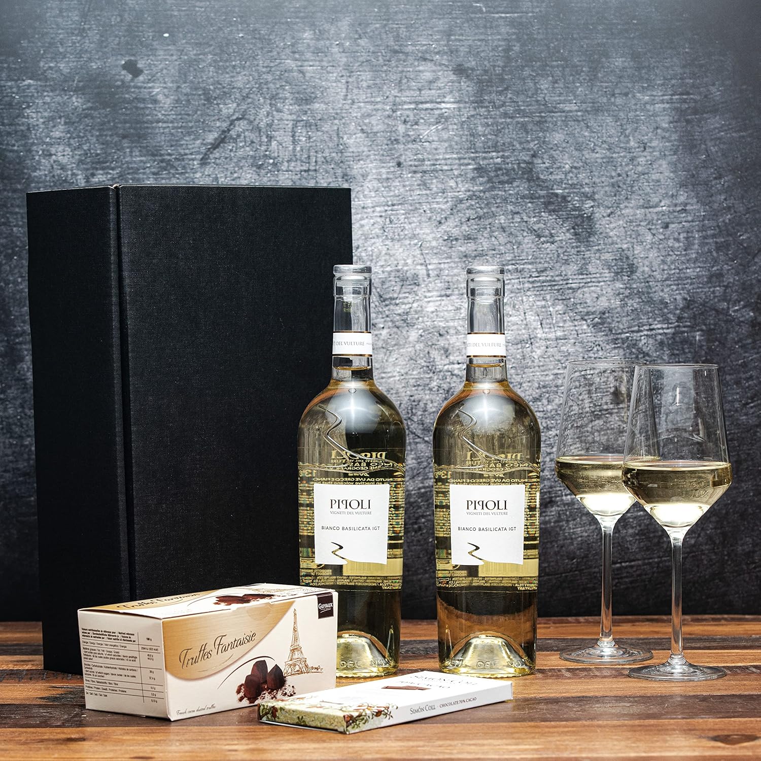 Wein-Präsentkörbe - Geschenkset 2 x Weißwein aus Italien (Pipoli Bianco Basilicata IGP) mit Schokoladentrüffeln und dunkler Schokolade | 2 x 0,75 l – Bild 2
