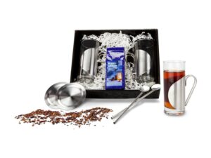 Wein-Präsentkörbe – Römer Präsente Winter-Früchtetee-Geschenkset – 7-teilig – 2 Teegläser, 2 Untersetzer und 2 Strohhalmlöffel und 1 Kirschtee (50 g) in Geschenkbox mit Dekomaterial, ca. 27 x 22 x 7 cm