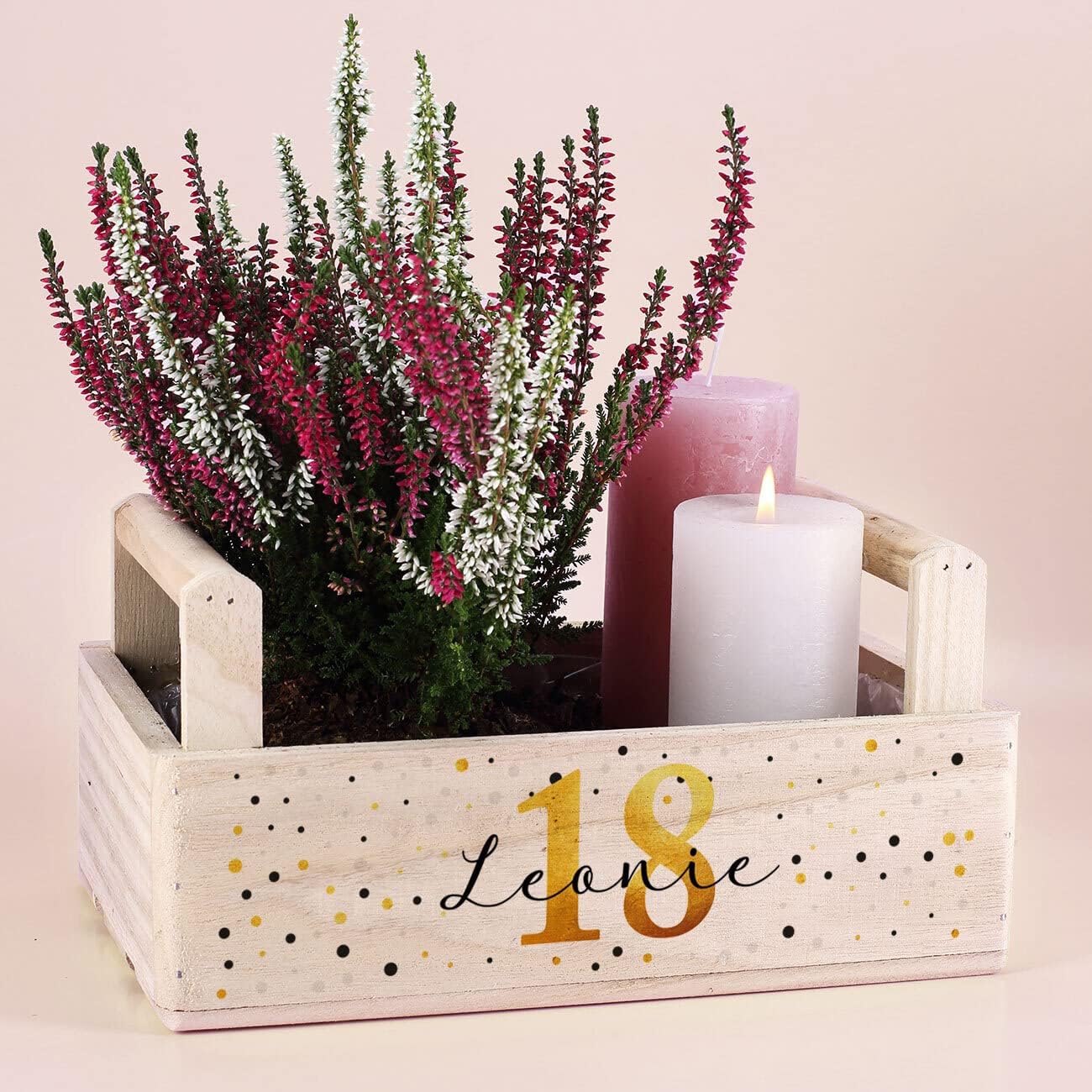 Geburtstags-Präsentkörbe - Herz & Heim® Geburtstagsgeschenk Holzkiste zum Bepflanzen mit personalisierter Geschenkverpackung, Alter und Name – Bild 4