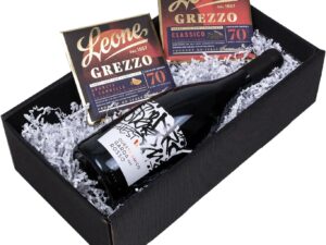 Wein-Präsentkörbe – Geschenkset „Vino e Cioccolato“ mit Wein und Schokolade in einer Geschenkbox. Geschenkset mit italienischem Rotwein Questo Amico Garda Rosso mit dunkler Schokolade 70 % Kakao und Café-Geschmack
