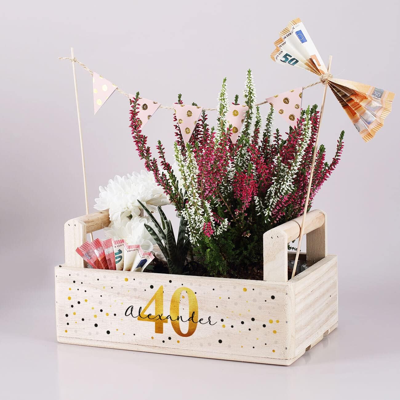 Geburtstags-Präsentkörbe - Herz & Heim® Geburtstagsgeschenk Holzkiste zum Bepflanzen mit personalisierter Geschenkverpackung, Alter und Name – Bild 3