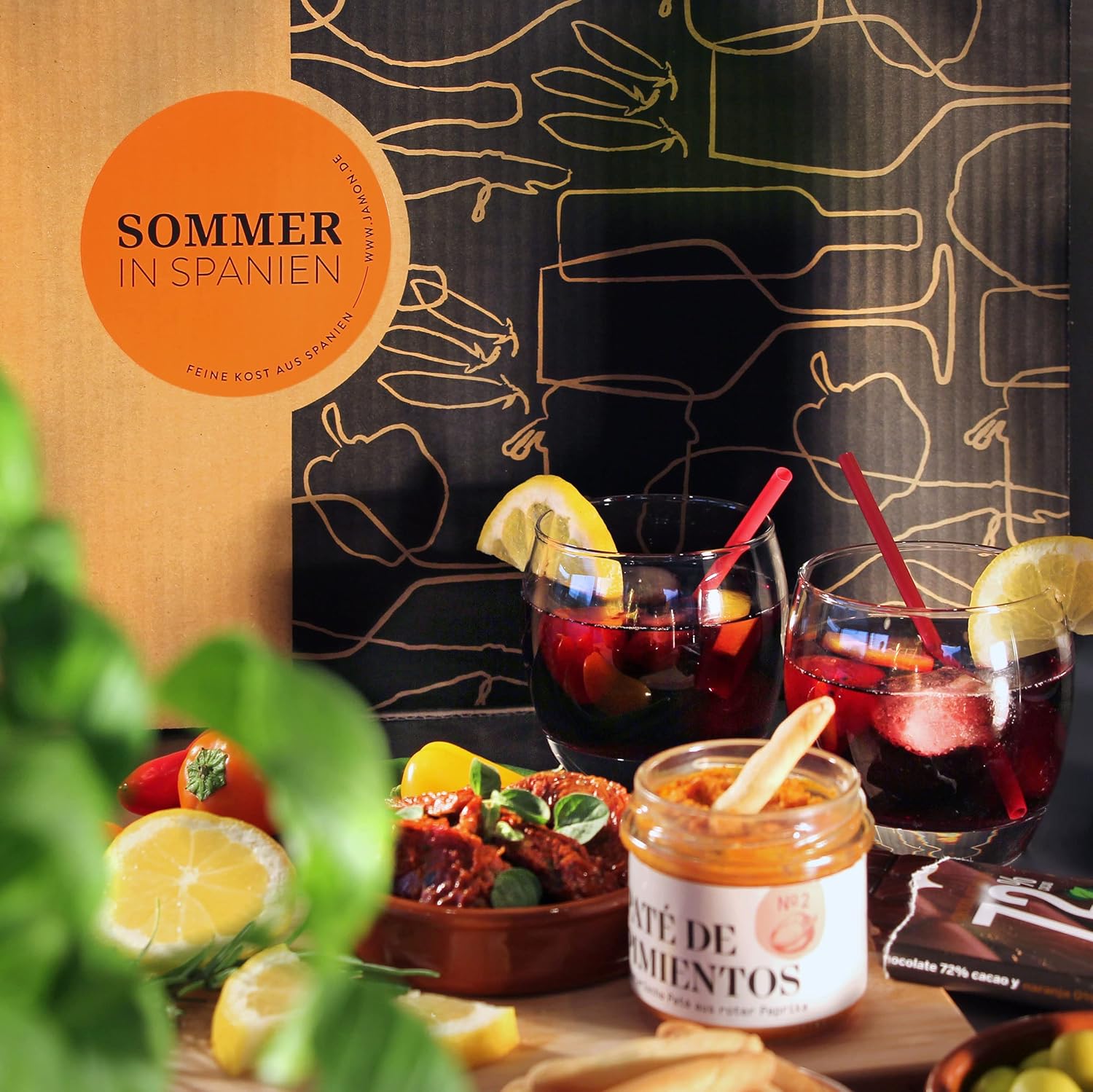 Wein-Präsentkörbe - Geschenkkorb Sommer in Spanien – Fertig gepackter Geschenkkorb mit leckerer Sangria & spanischen Köstlichkeiten – Ideal als Geburtstagsgeschenk & kleines Geschenk für Männer und Frauen jamon.de – Bild 3