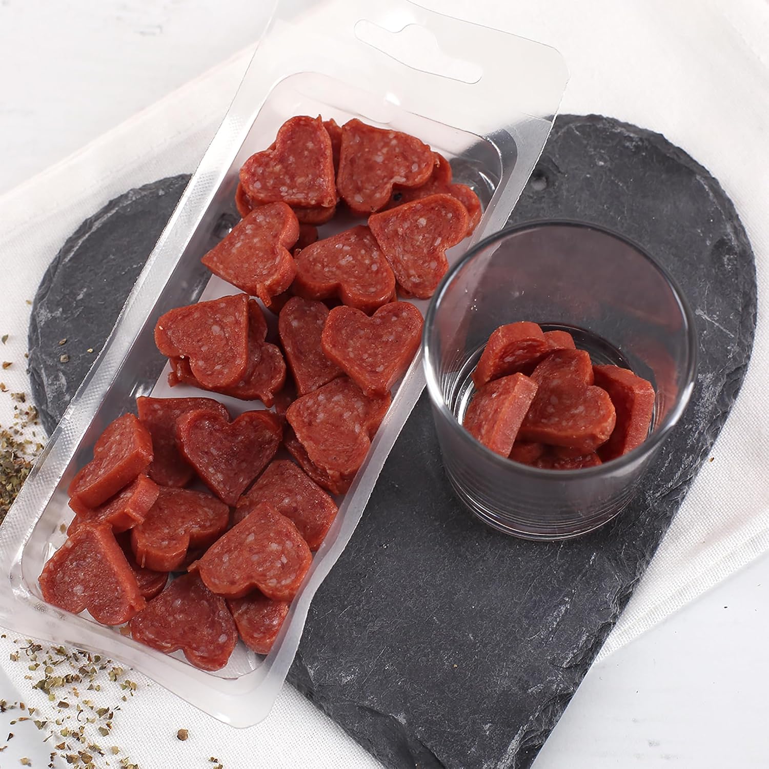 Wurst-Präsentkörbe - Herz & Heim personalisierte Wichtelwurst zu Weihnachten – 50g Salami-Herzen mit Namen – Mini-Salami als witziges Geschenk – Bild 3