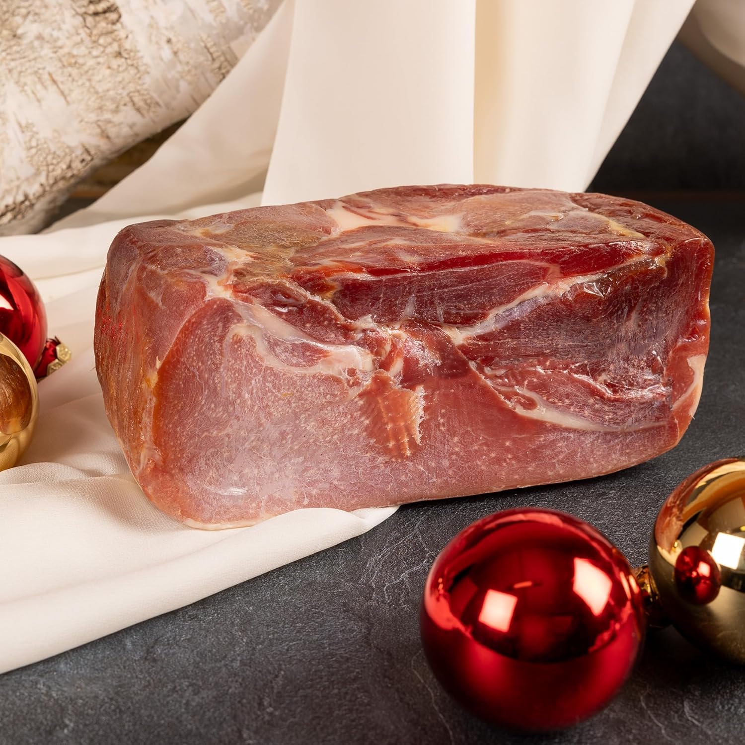 Wurst-Präsentkörbe - WURSTBARON® Geschenkkorb Weihnachtsleckereien mit Serrano-Schinken, Gewürzen, Salamis, Chutney und Senf, Geschenkkorb mit herzhaftem Inhalt, Geschenkbox für Weihnachten – Bild 3