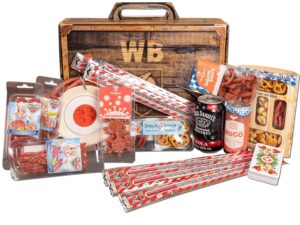 Wurst-Präsentkörbe – Wurstbaron Bayerische Partybox, Goischa Kistl Party-Geschenkkorb mit Salami-Snacks, Kabeltrommel, Spielkarten und weiteren Hits