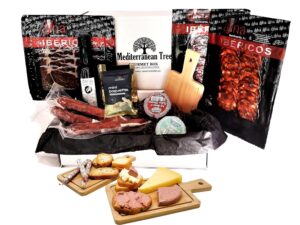 Wein-Präsentkörbe – Spanische Gourmet-Tapas-Korbbox – iberische Chorizo ​​und iberischer Schinken + iberische Trüffelpasteten und süßer Wein + 3 Stück Fuets + natives Olivenöl + Gourmet-Brot + Tapas-Geschenk aus Holz