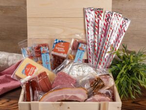 Wurst-Präsentkörbe – Wurstbaron Wurst- und Käse-Geschenkbox aus Holz mit Beschlägen, Salami-Snacks, tolle Geschenkidee für jeden Anlass