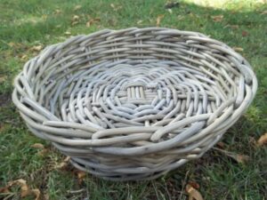 Wurst-Präsentkörbe – Obstkorb, Dekokorb, Rattan-Geschenkkorb, Beige/Grau, Größe 2