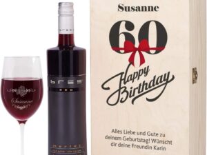 Wein-Präsentkörbe – Herz & Heim® Bree Weingeschenk mit graviertem Weinglas und Bree Wein zur Auswahl in Geschenkbox zum 60. Geburtstag rot