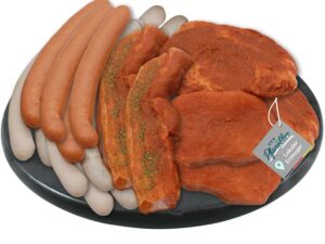 Wurst-Präsentkörbe – DER PFARÖLLER Grillpaket – 12 Stück – Schweinekammsteaks, Rückensteaks, Grillbauch, Käsekranier, grobe & feine Bratwürste – Metzgerqualität – vakuumverpackt & bereit zum Grillen