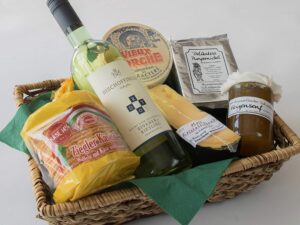 Wein-Präsentkörbe – Käse-Geschenkkorb #50 Käse-Geschenk mit köstlichem Gouda | Französischer Camembert | Glasfeigensenf