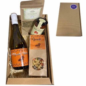 Horse Gift Set // Delicatessen Gift Horses with Horse Pasta, Wine, Pasta Sauce and Herbs