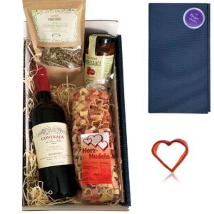 Gift Set „Herzliche überraschung“ // Delicatessen Gift Heart with Heart Pasta, Wine, Pasta Sauce and Herbs