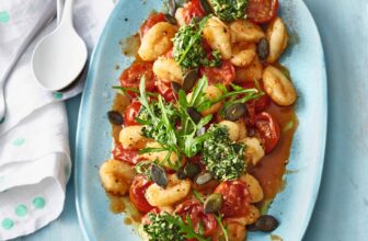 Gnocchi mit Rucola-Pesto und Kirschtomaten