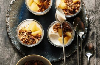 Kokospudding mit Granola und Birne Rezept
