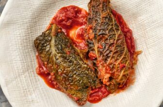 Wirsingpäckchen mit Kartoffel-Speck-Füllung Rezept | Küchengötter