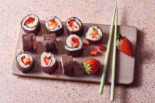 Erdbeer-Sushi mit Erythrit Rezept | Küchengötter