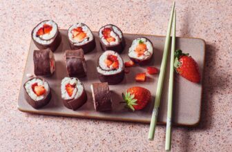 Erdbeer-Sushi mit Erythrit Rezept | Küchengötter