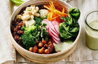 Quinoa-Bowl mit BBQ-Kichererbsen