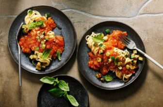 Tomatensugo mit Zucchini Rezept | Küchengötter