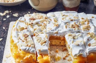 Pfirsich-Mandel-Schnitten mit Erythrit Rezept | Küchengötter