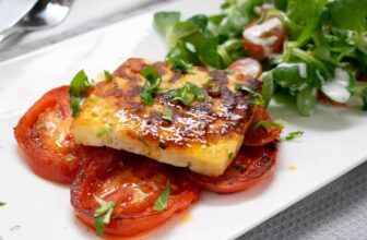 Gegrillte Tomaten mit Halloumi – Rezept