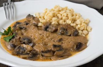 Jägerschnitzel mit Spätzle