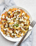 Pfirsich-Carpaccio mit Feta. Sommerliche Vorspeise.