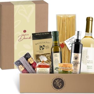 Bella Italia Gift Basket Filled with White Wine and Italian Delicatessen Presentation Basket with Olive Oil, Aceto Balsamic, Pasta, Pesto, Tartufini with „Many Thank You“ Banderole