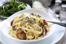 Fleischklößchen auf Fettuccine – Rezept