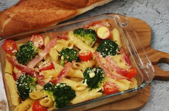 Nudelauflauf mit Brokkoli und Tomaten
