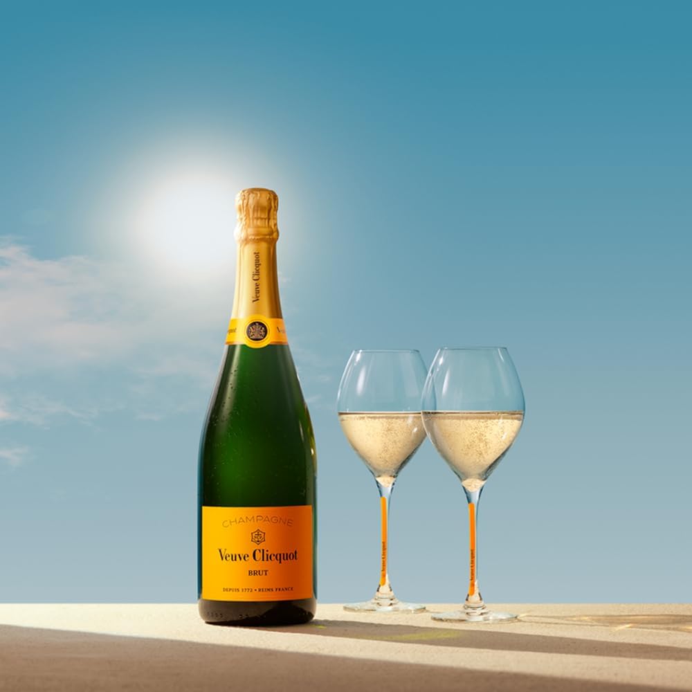 Veuve Clicquot Yellow Label Brut Champagne, 75cl | Icon from Champagne | Powerful, Fresh & Elegant | Golden Yellow, Fine Perlage | Fruity, with Notes of Vanilla & Brioche – Bild 2