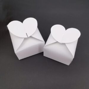 RUIYWEN Pack of 50 Heart Shaped Gift Box Candy Gift for Weddings, Birthdays, Party Decoration (White)