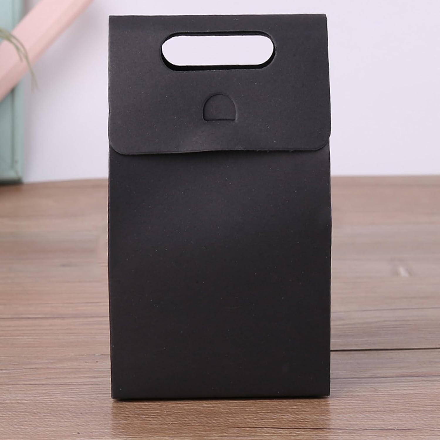 Pack of 12 Gift Bags with Window, Kraft Paper Packaging Bags, Black Paper Bags, for Packaging Banquet Gifts, Biscuits and Sweets (Black) – Bild 5