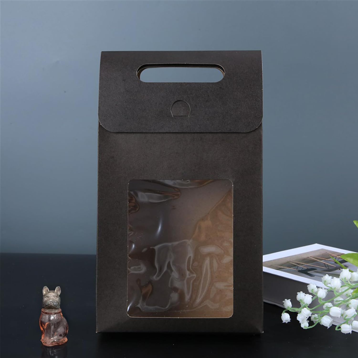 Pack of 12 Gift Bags with Window, Kraft Paper Packaging Bags, Black Paper Bags, for Packaging Banquet Gifts, Biscuits and Sweets (Black) – Bild 6