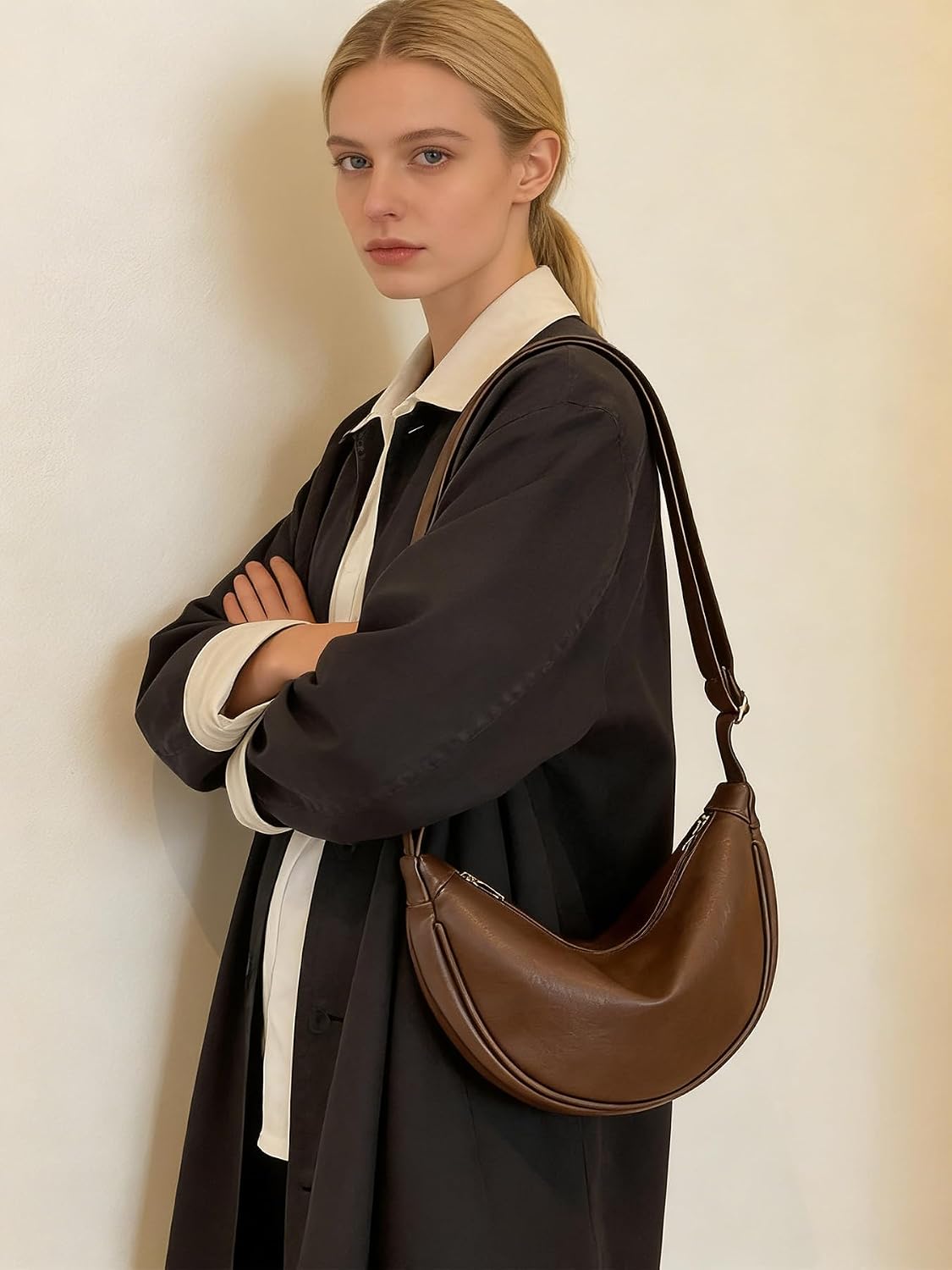 Half moon bag women's PU leather retro crossbody bag small, made of waterproof material, with adjustable shoulder strap. Shoulder bag is ideal for commuters, shopping and everyday use. – Bild 2