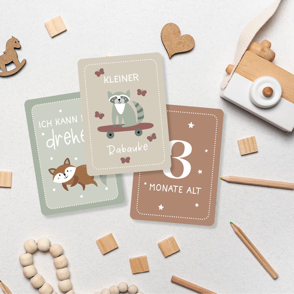 Lebenskompass Milestone Cards Baby - 55 Magical Monthly Cards as a Baby Shower Gift with Beautiful Gift Packaging - Includes Wooden Card Stand – Bild 9