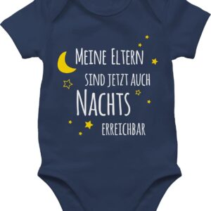 Shirtracer – Baby Body Kurzarm – Sprüche – Meine Eltern sind jetzt auch nachts erreichbar I