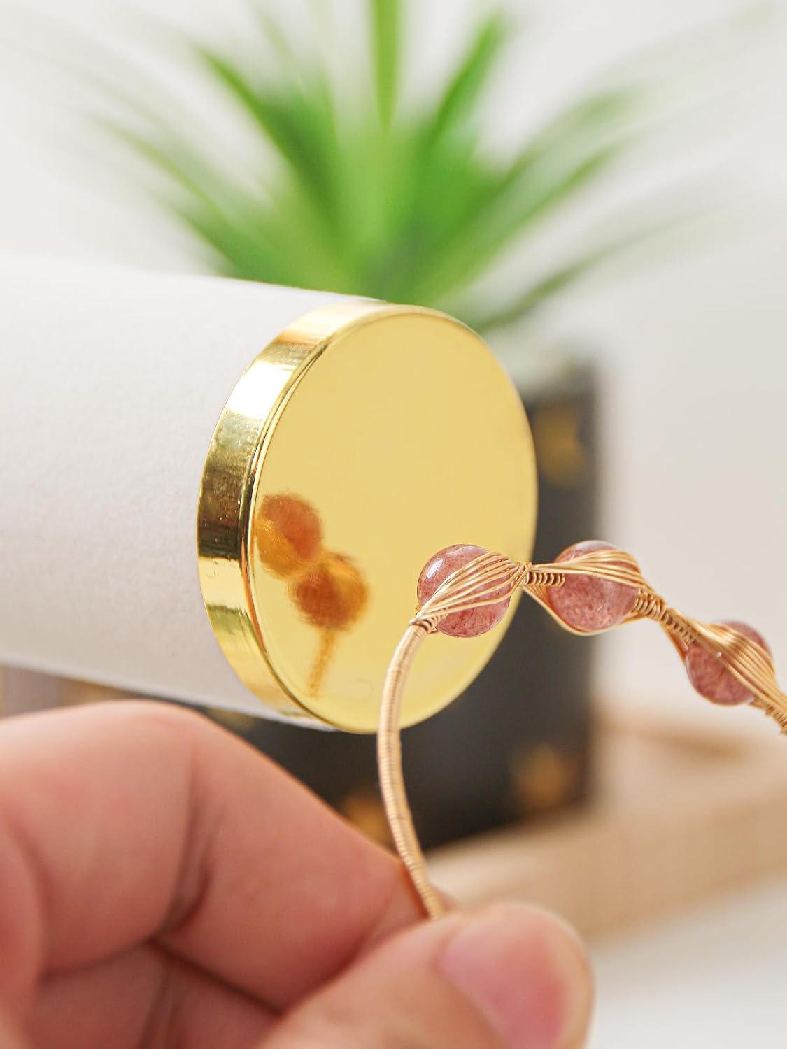 Bracelet Holder Organizer for Bracelets Organizer for Women Jewelry Accessories (Velvet, Beige, Gold Metal Lid) – Bild 3