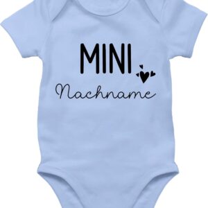 Geschenk mit Namen personalisiert by Shirtracer - Body Boy Girl - Mini Last Name | Pregnancy Announcement Gift Birth Baby
