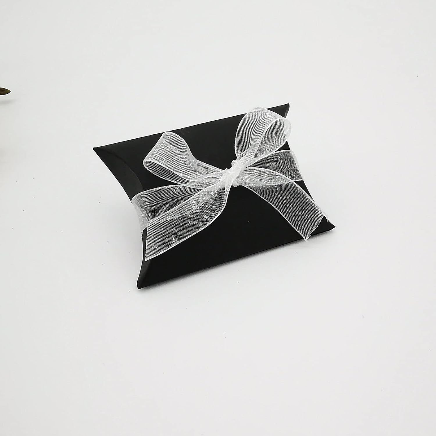 Pack of 50 Black Cushion Gift Boxes 9 x 6.5 x 2.4 cm Folded Size Paper Candy Treat Boxes with Ribbon for Wedding Birthday Party Favour Jewellery and Small Gift Packaging – Bild 9