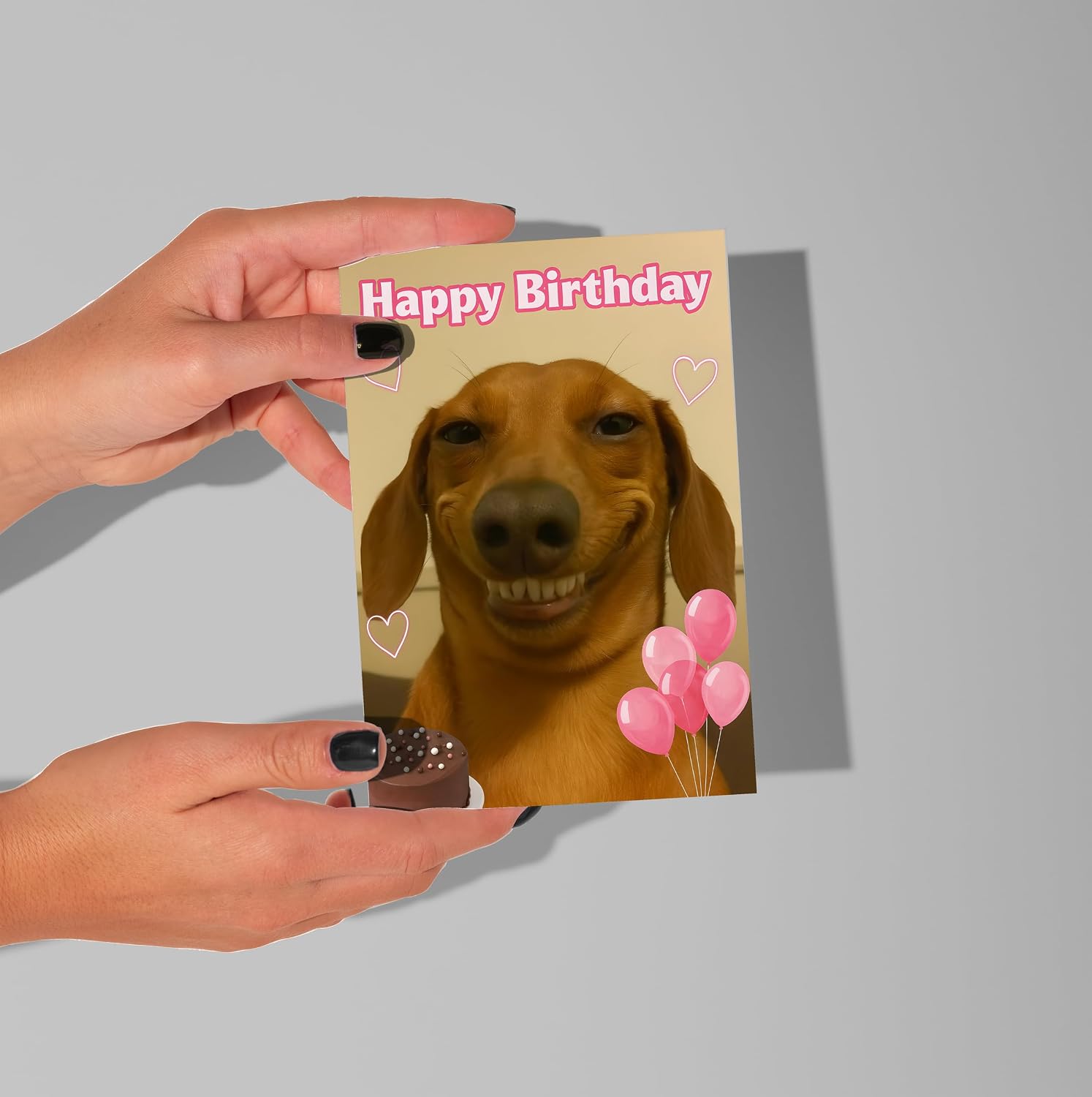 WBdesignz Funny Birthday Card with Envelope - with Happy Dachshund, Pink Balloons & Chocolate Cake - Humorous Greeting Card for Dog Owners, Friends & Family for Birthday (A6) – Bild 3