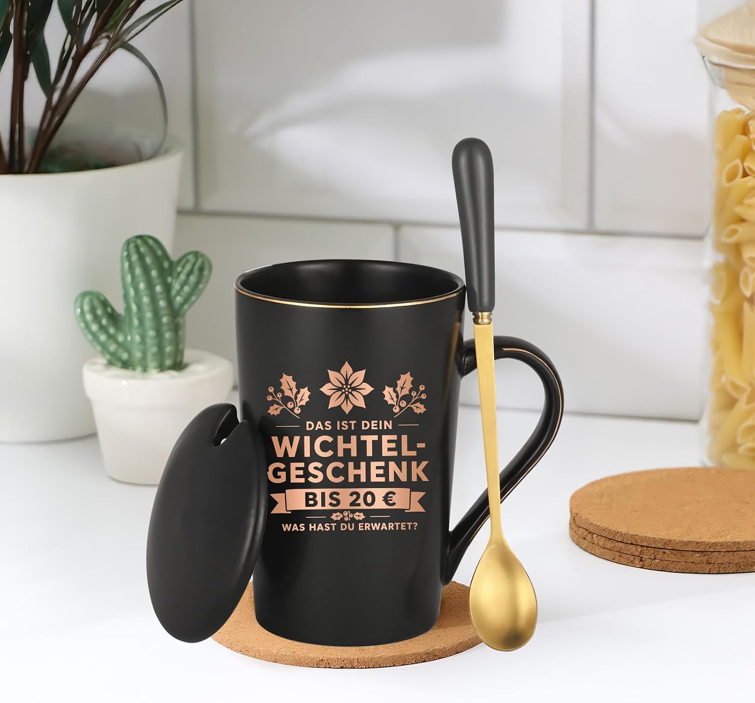Kaffeetasse Wichtelgeschenk 20 Euro, Wichtelgeschenke für Männer und Kollegen, Geschenk bis 20 Euro zu Weihnachten, 400 ml Keramik Marmorbecher mit Deckel und Löffel, Lustige Geschenkidee – Bild 3