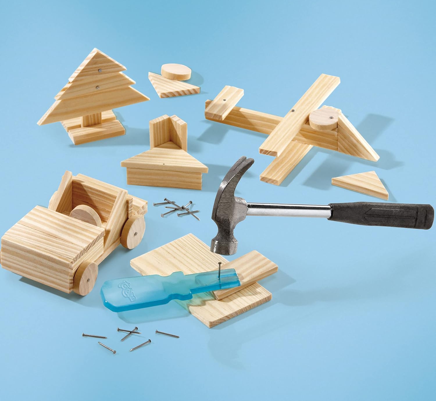 Totum TO025042 Carpenter King Hammer Game with Wooden Parts, Nails and Wooden Hammer – Bild 2